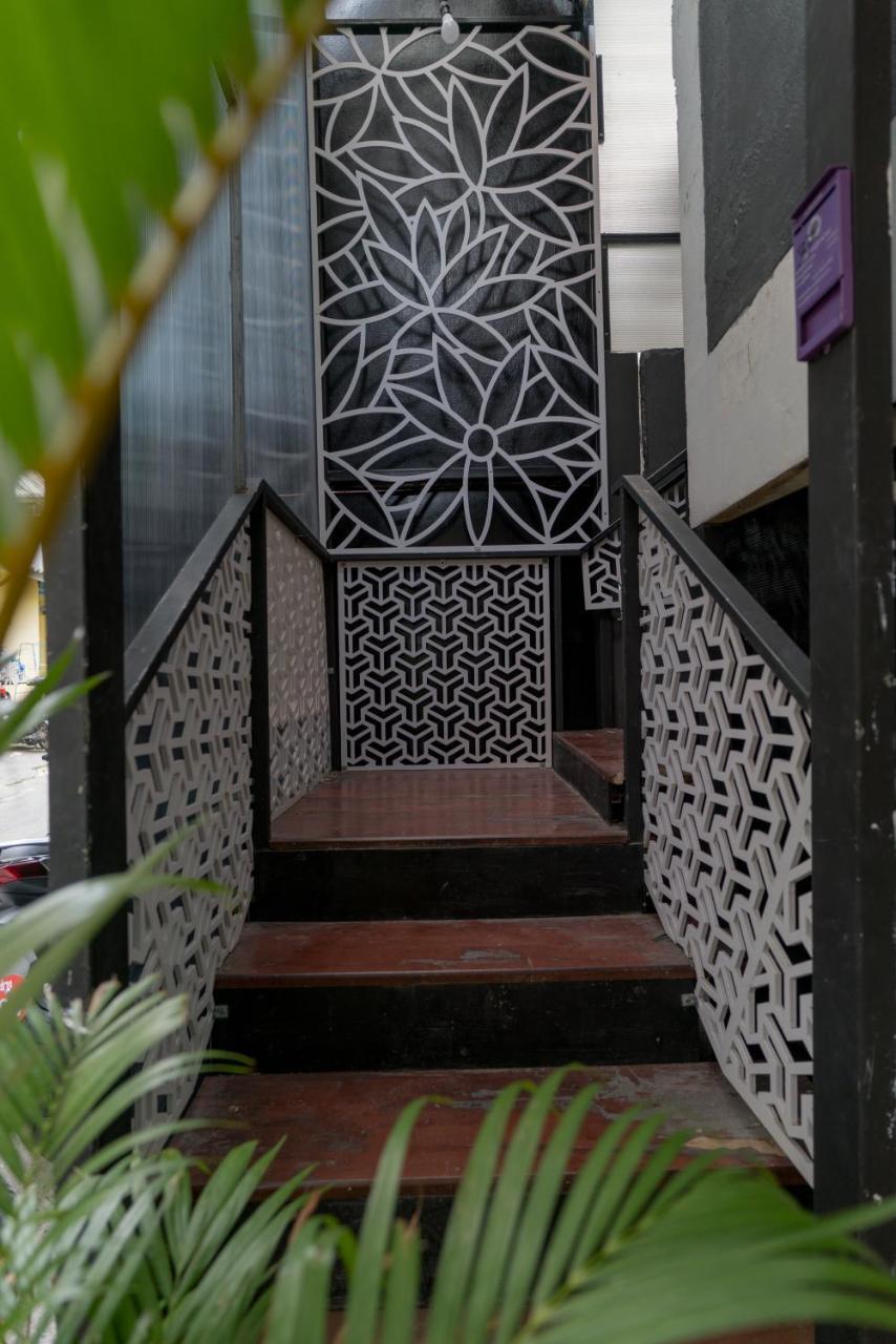 Отель Grey Door Patong Экстерьер фото